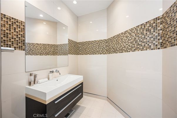 Bathroom, Interior, Recessed Lighting