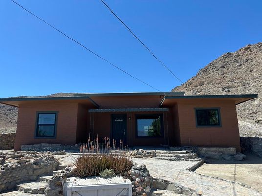 Exterior, Facade, Ranch