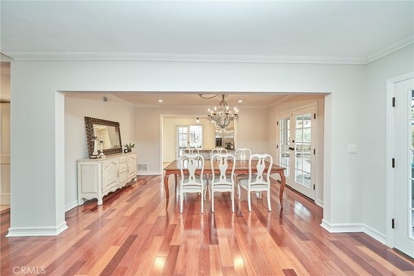 Chandelier, Dining room, Interior, Recessed Lighting, Wood Texture Flooring