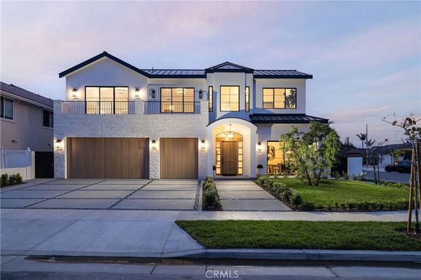 Attached, Exterior, Facade, Modern