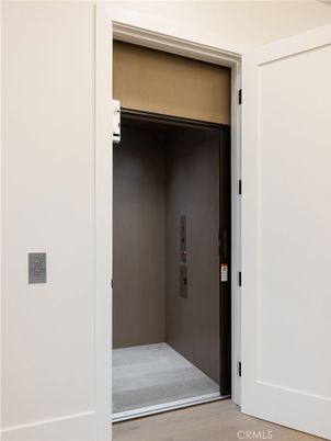 Elevator, Interior, Wood Texture Flooring