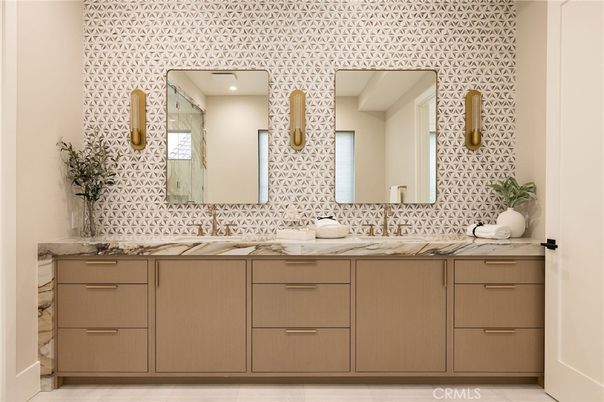 Bathroom, Dual Sink Vanities, Interior