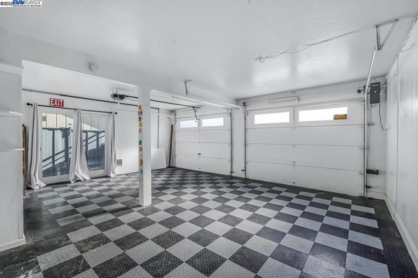 Garage, Interior