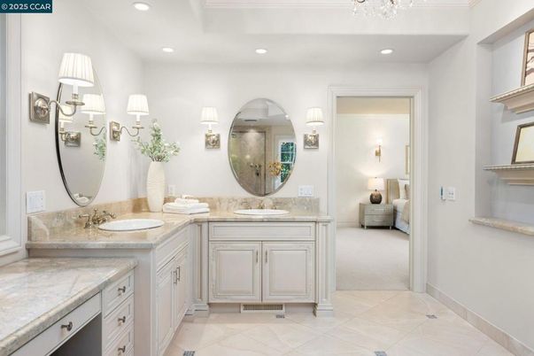 Bathroom, Dual Sink Vanities, Interior, Recessed Lighting
