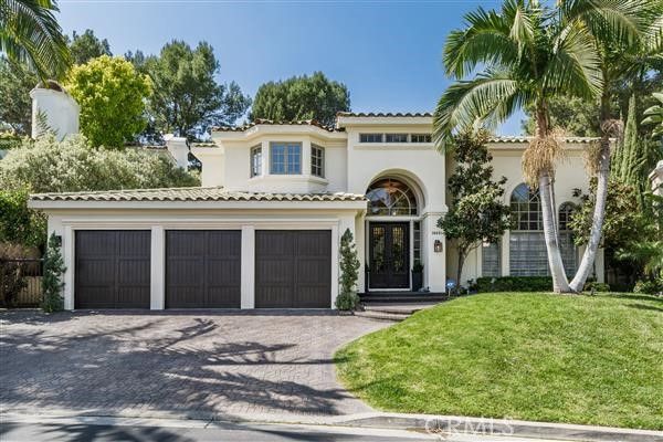 Attached, Exterior, Facade, Mediterranean