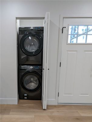 Interior, Utility Closets, Washer, Wood Texture Flooring