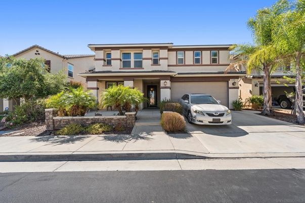 Attached, Exterior, Facade, Mediterranean