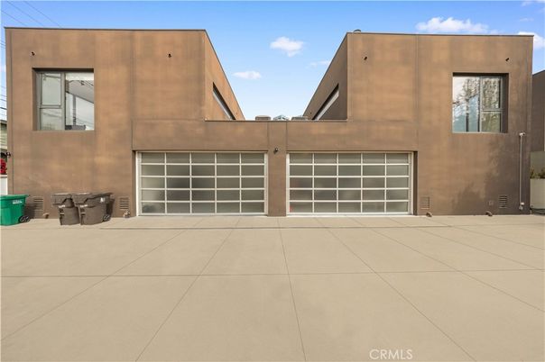 Attached, Exterior, Facade, Modern