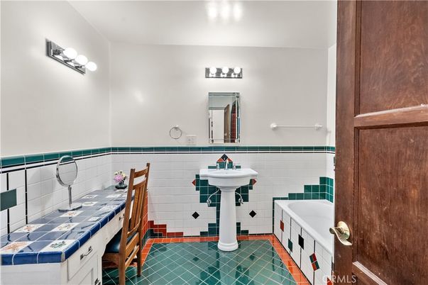Bathroom, Interior, Tile Countertops
