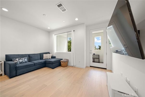 Interior, Recessed Lighting, Wood Texture Flooring