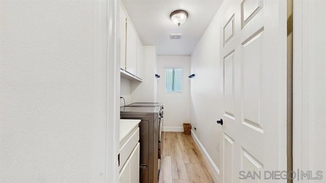 Interior, Washer, Wood Texture Flooring