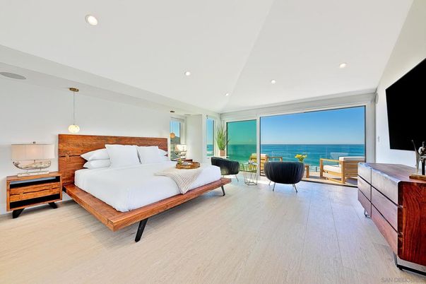 Bedroom, Interior, Pendant Lights, Recessed Lighting, Water, Wood Texture Flooring