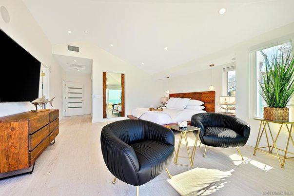 Bedroom, Interior, Pendant Lights, Recessed Lighting, Wood Texture Flooring