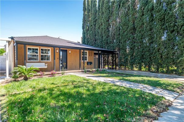 Backyard, Exterior, Facade, Ranch