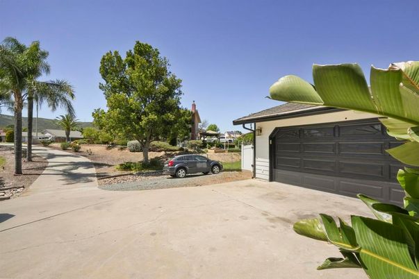 Detached Garage, Exterior