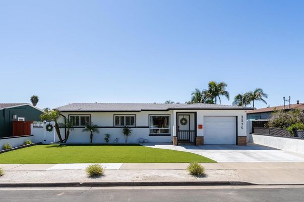 Attached, Exterior, Facade, Ranch