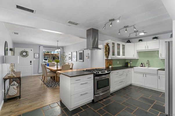 Chandelier, Dining room, Interior, Kitchen, Pendant Lights, Stainless Steel Appliances, Wood Texture Flooring