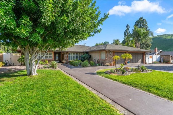 Attached, Backyard, Exterior, Facade, Brick Facade, Ranch