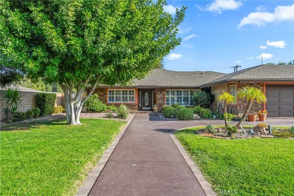 Attached, Exterior, Facade, Ranch