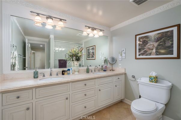 Bathroom, Dual Sink Vanities, Interior