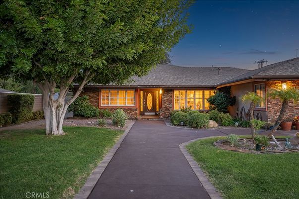 Backyard, Exterior, Facade, Ranch