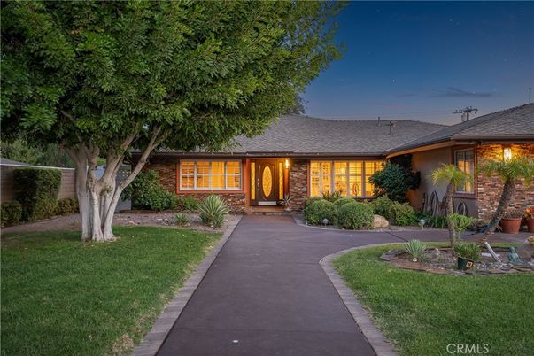 Backyard, Exterior, Facade, Ranch