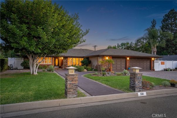 Attached, Exterior, Facade, Ranch