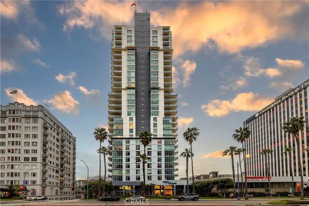 Exterior, Facade, Highrise