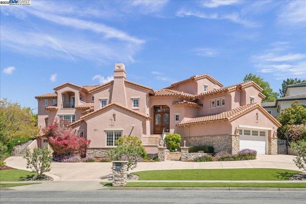 Attached, Exterior, Facade, Mediterranean