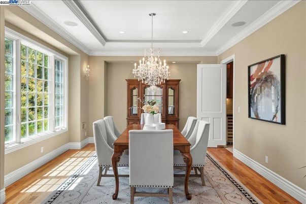 Chandelier, Dining room, Interior, Recessed Lighting, Wood Texture Flooring