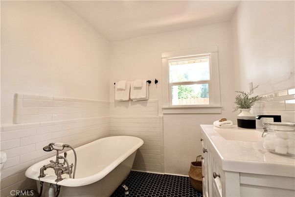 Bathroom, Free Standing Baths, Interior