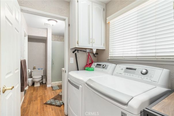Interior, Washer, Wood Texture Flooring