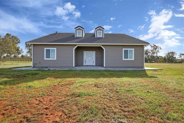 Backyard, Exterior, Facade, Ranch