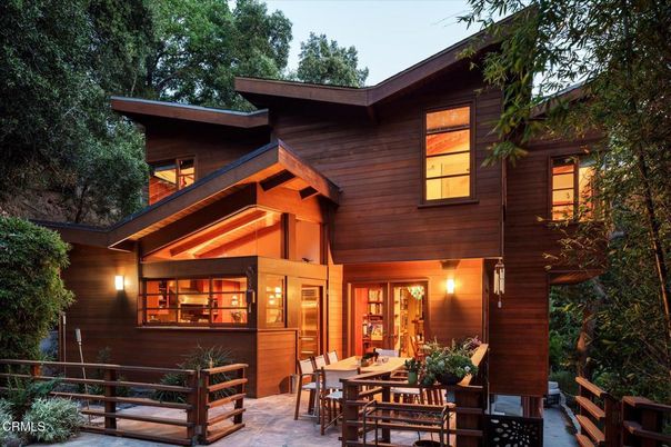 Exterior, Facade, Modern