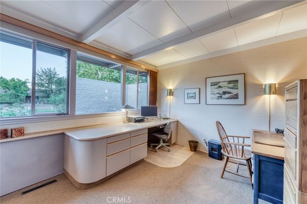 Home Office, Interior
