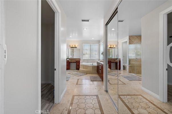 Bathroom, Interior, Recessed Lighting