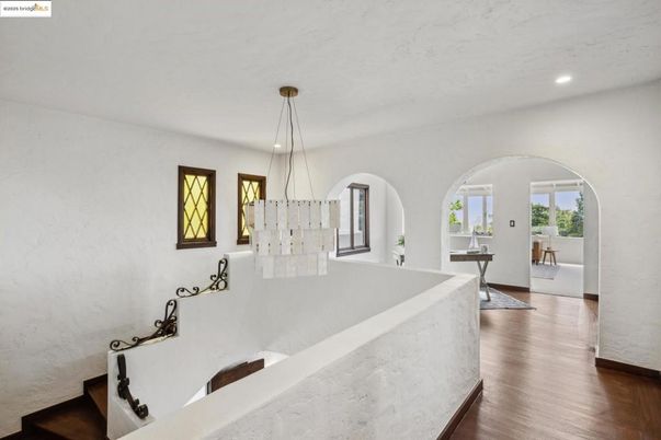 Interior, Pendant Lights, Recessed Lighting, Wood Texture Flooring