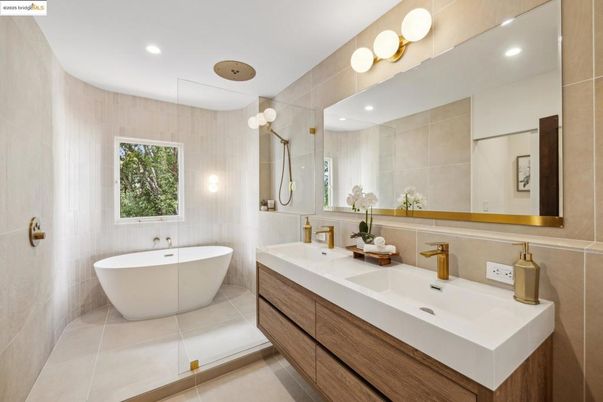Bathroom, Dual Sink Vanities, Free Standing Baths, Interior, Recessed Lighting