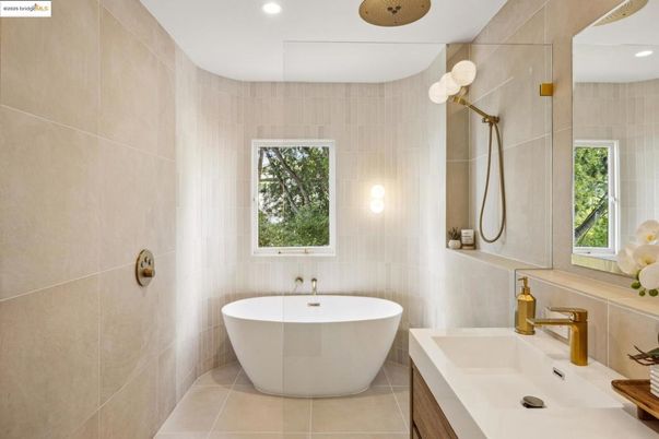 Bathroom, Free Standing Baths, Interior, Recessed Lighting