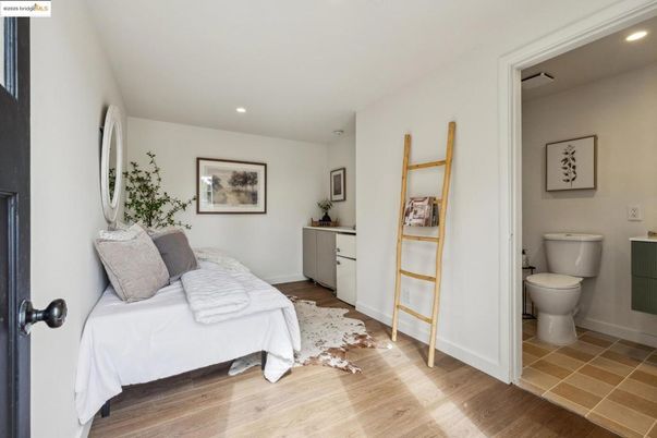 Bathroom, Bedroom, Interior, Recessed Lighting, Wood Texture Flooring