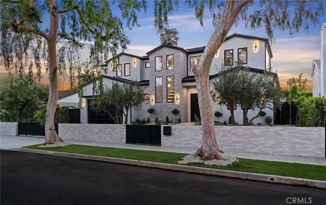 Attached, Exterior, Facade, Spanish Mediterranean
