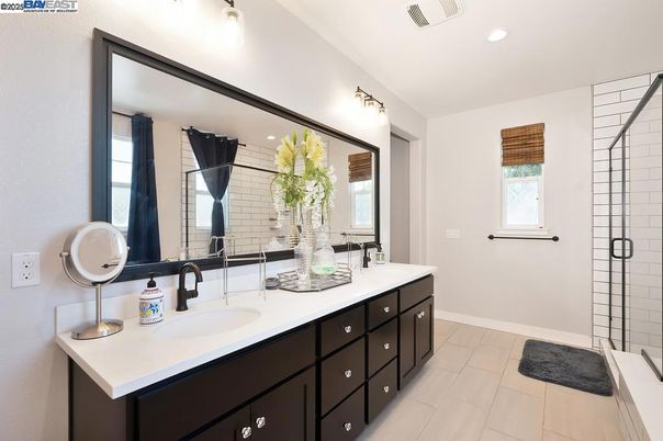 Bathroom, Dual Sink Vanities, Interior, Recessed Lighting