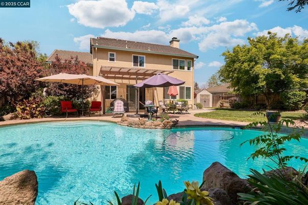 Exterior, Pool