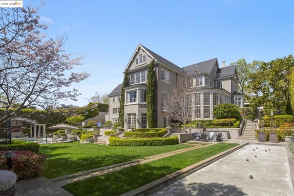 Backyard, Exterior, Facade, Queen Anne Victorian