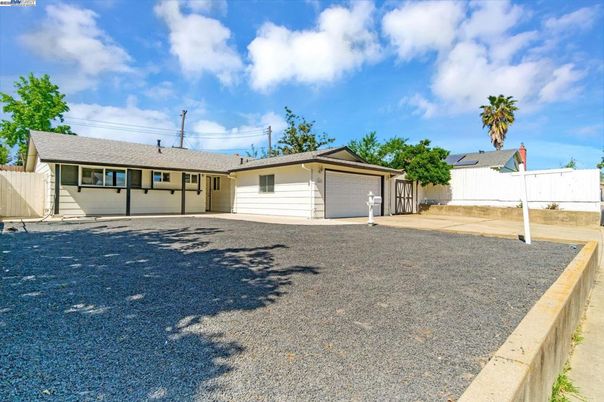 Backyard, Detached Garage, Exterior