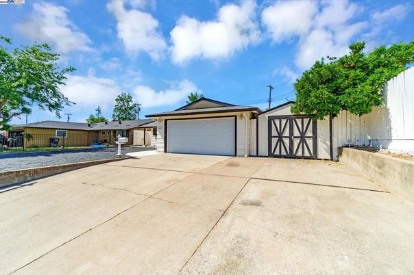 Detached Garage, Exterior