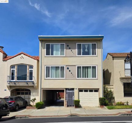 Attached, Exterior, Facade, Rowhouse
