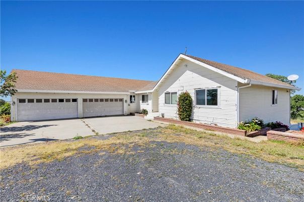 Attached, Exterior, Facade, Ranch