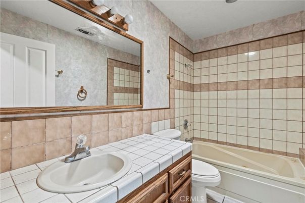 Bathroom, Interior, Tile Countertops