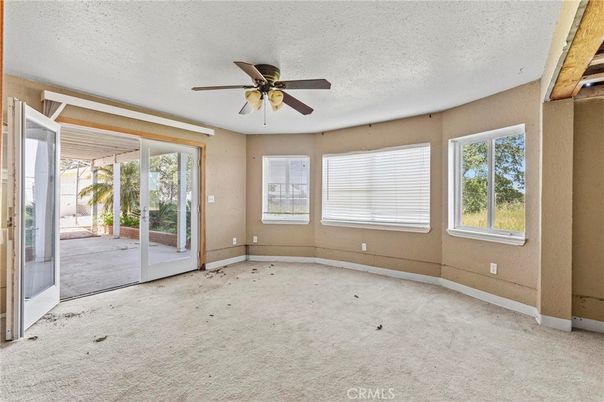 Empty room, Interior